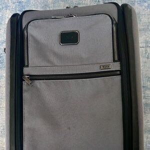 Tuni International Alpha four wheeled suitcase